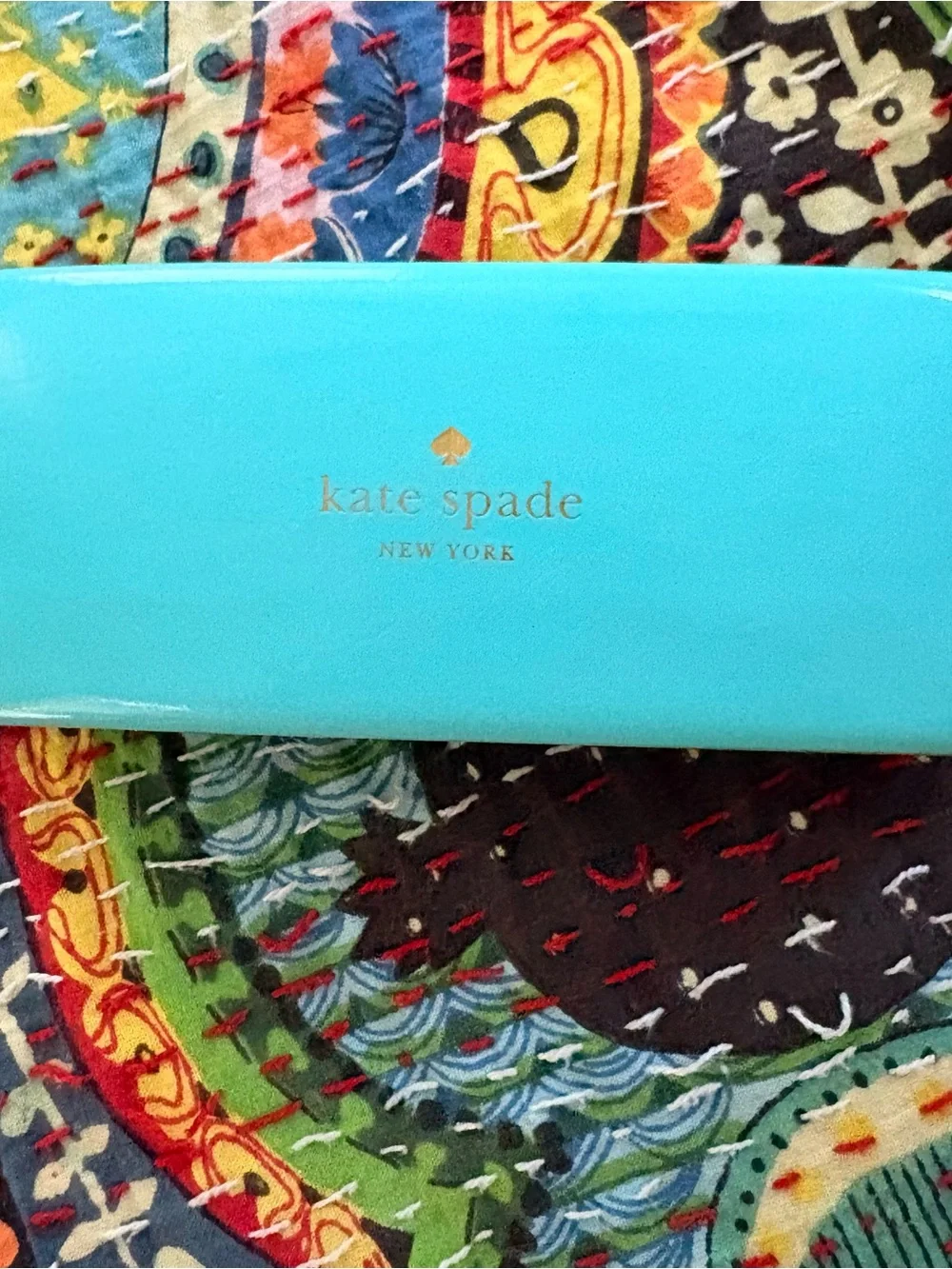 Kate Spade New York Two-Tone Hard Clamshell Eyeglass Case w/wink graphic inside